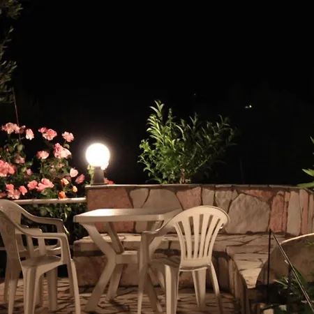 Ballas شقة أيّا إفيميا